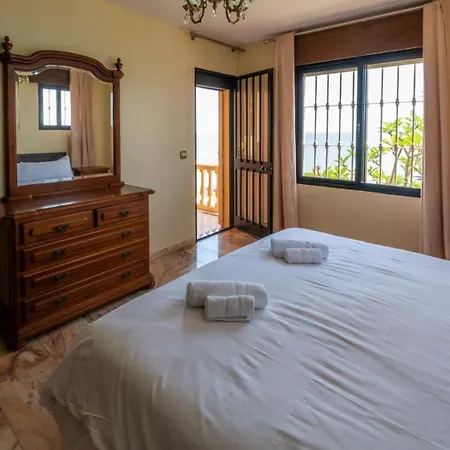 Sea View With Private Pool And Gardens 5 Bedrooms Villa