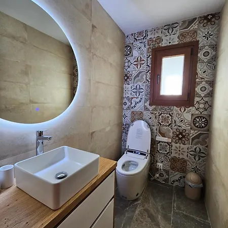 Sea View With Private Pool And Gardens 5 Bedrooms Villa