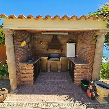 Sea View With Private Pool And Gardens 5 Bedrooms Villa *
