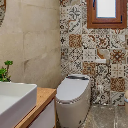 Sea View With Private Pool And Gardens 5 Bedrooms Villa *